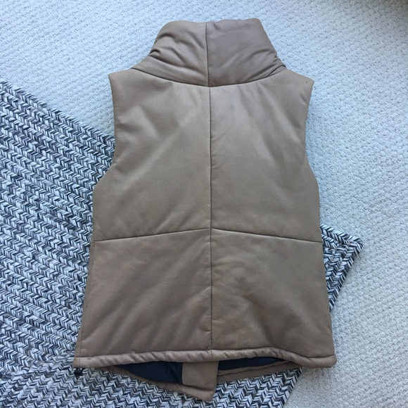 Danier - Leather Thinsulate Vest - Picture 4 of 9